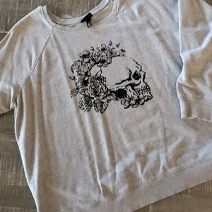 Torrid gray skull sweatshirt size 1